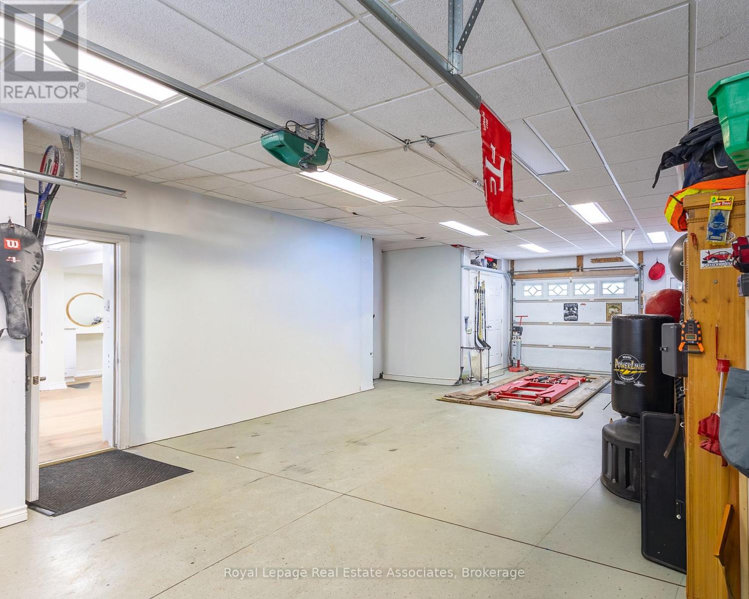 13931 Cromar Court, Halton Hills, Ontario  L7G 4S5 - Photo 37 - W12814504