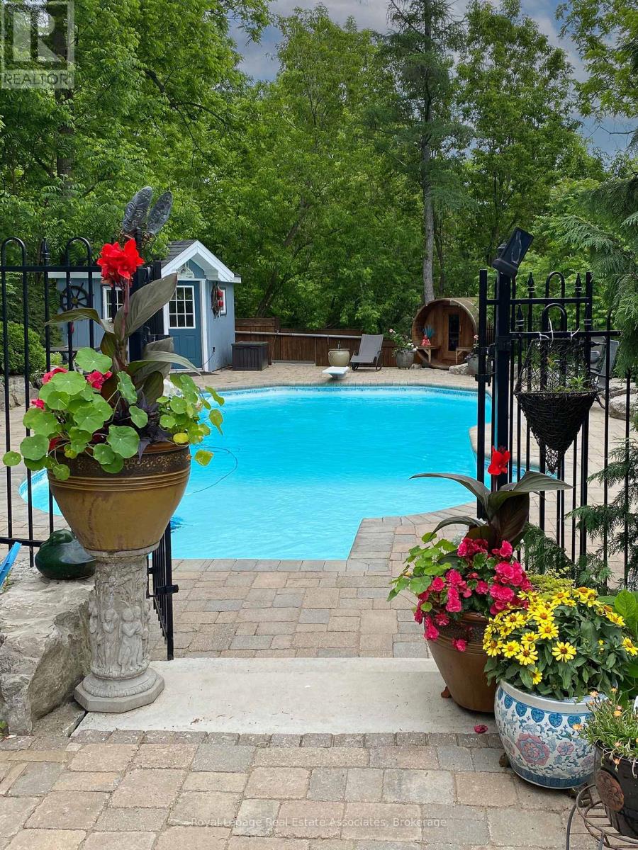 13931 Cromar Court, Halton Hills, Ontario  L7G 4S5 - Photo 48 - W12814504