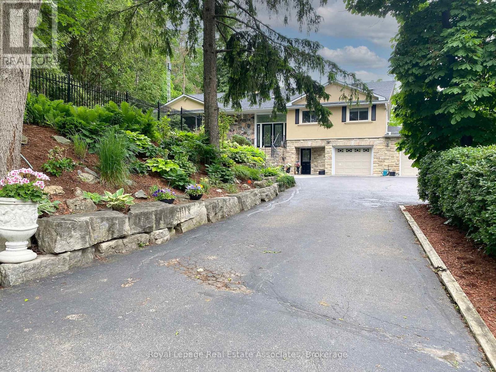 13931 Cromar Court, Halton Hills, Ontario  L7G 4S5 - Photo 50 - W12814504