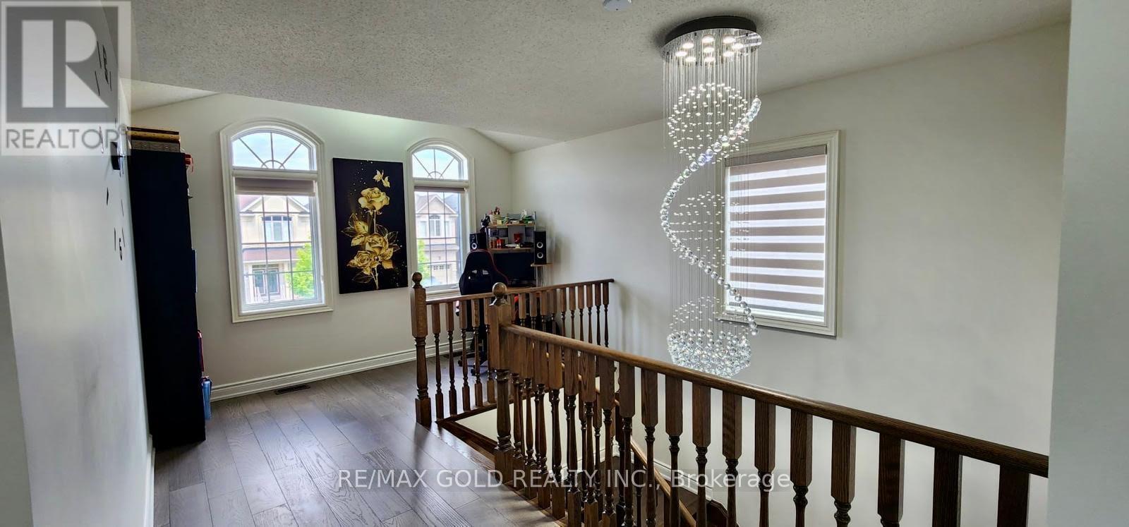 298 Etheridge Avenue, Milton, Ontario  L9E 1H7 - Photo 17 - W12814514