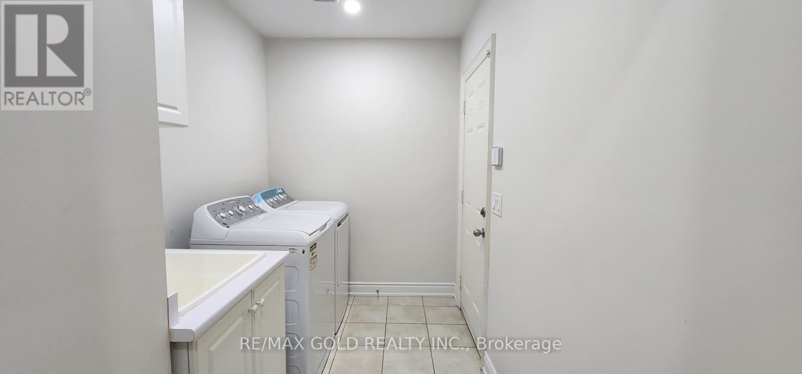 298 Etheridge Avenue, Milton, Ontario  L9E 1H7 - Photo 9 - W12814514