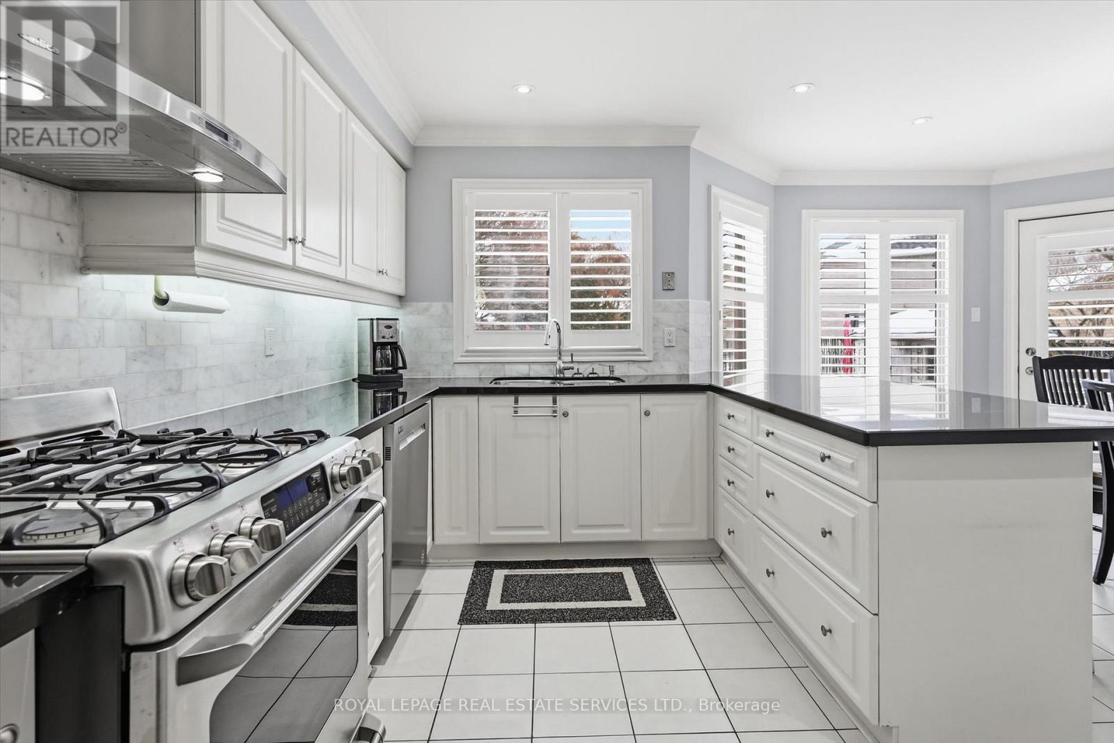 2017 Peak Place, Oakville, Ontario  L6H 5T2 - Photo 16 - W12814534