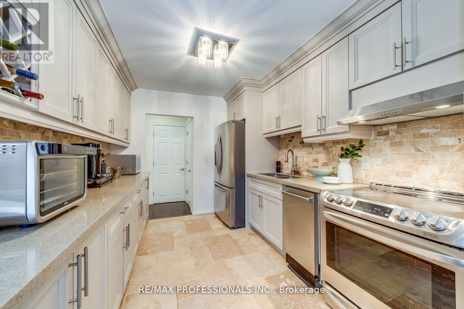 51 - 4345 Bloor Street W, Toronto, Ontario  M9C 2A4 - Photo 11 - W12814580