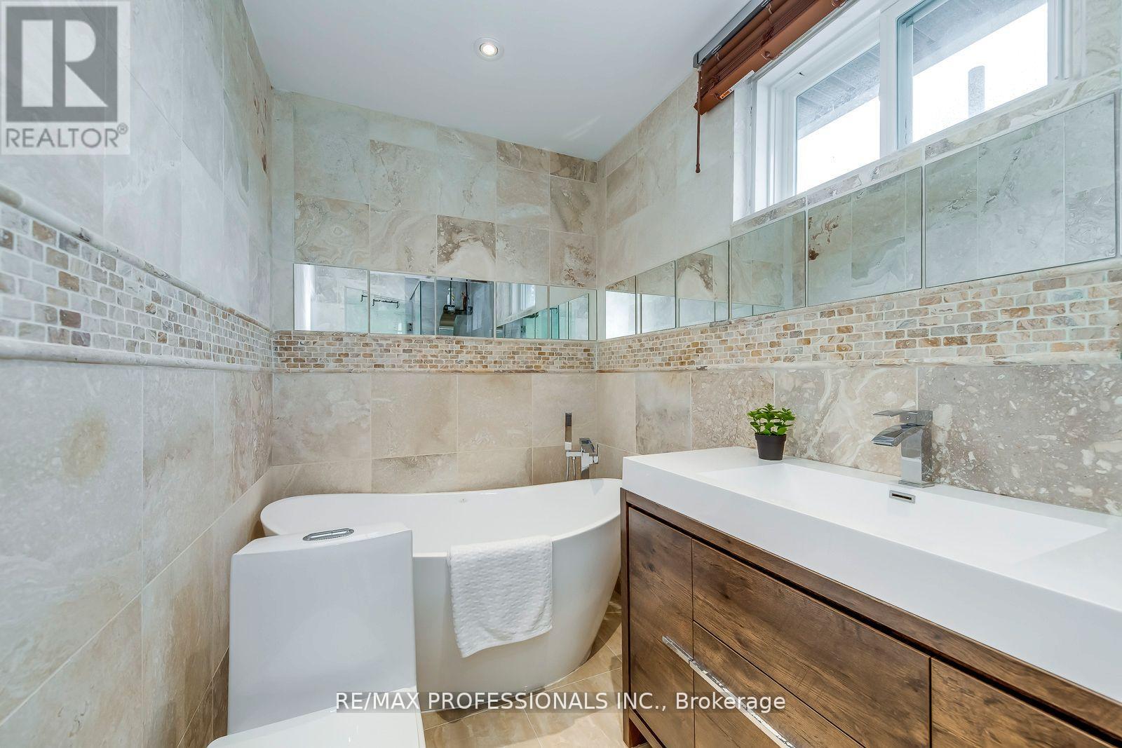 51 - 4345 Bloor Street W, Toronto, Ontario  M9C 2A4 - Photo 25 - W12814580