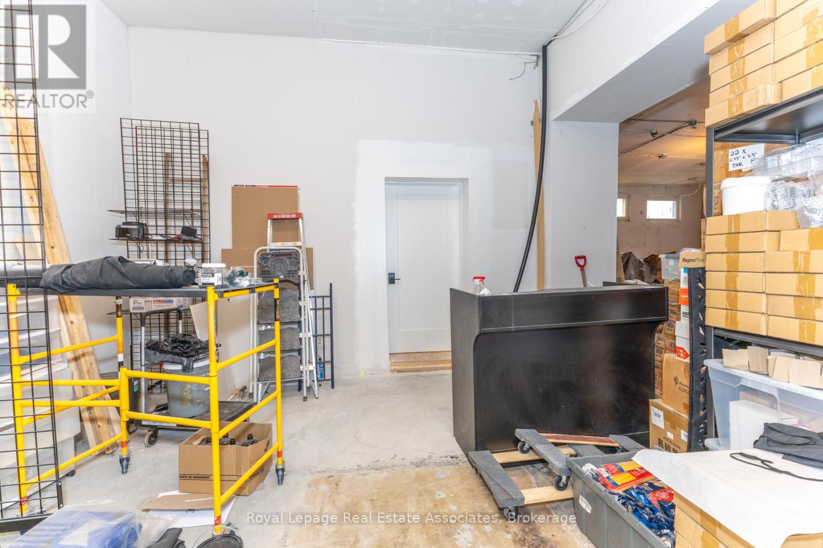 83 Elm Grove Avenue, Toronto, Ontario  M6K 2J2 - Photo 6 - W12814598