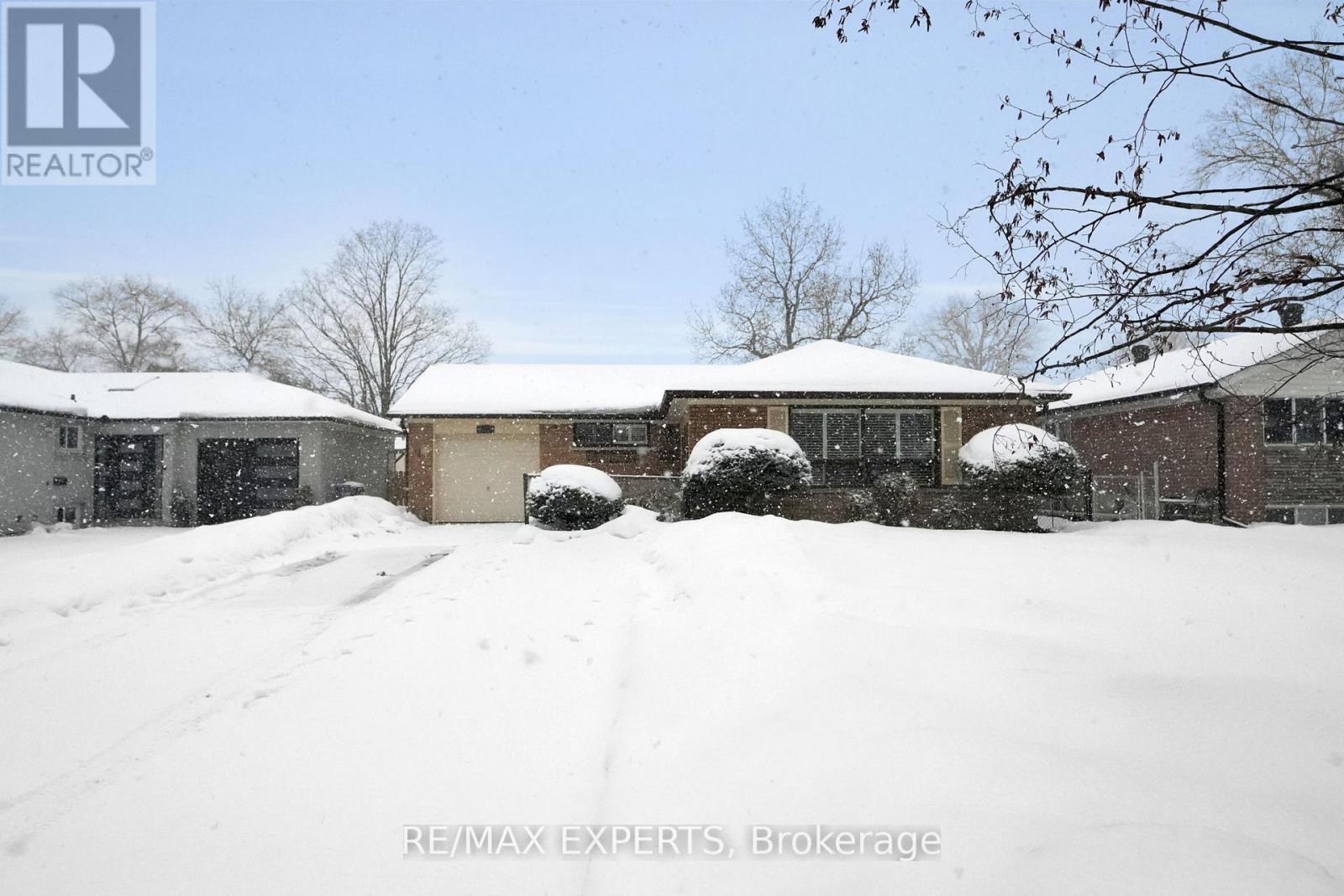 19 Burgby Avenue, Brampton, Ontario  L6X 2G7 - Photo 4 - W12814616