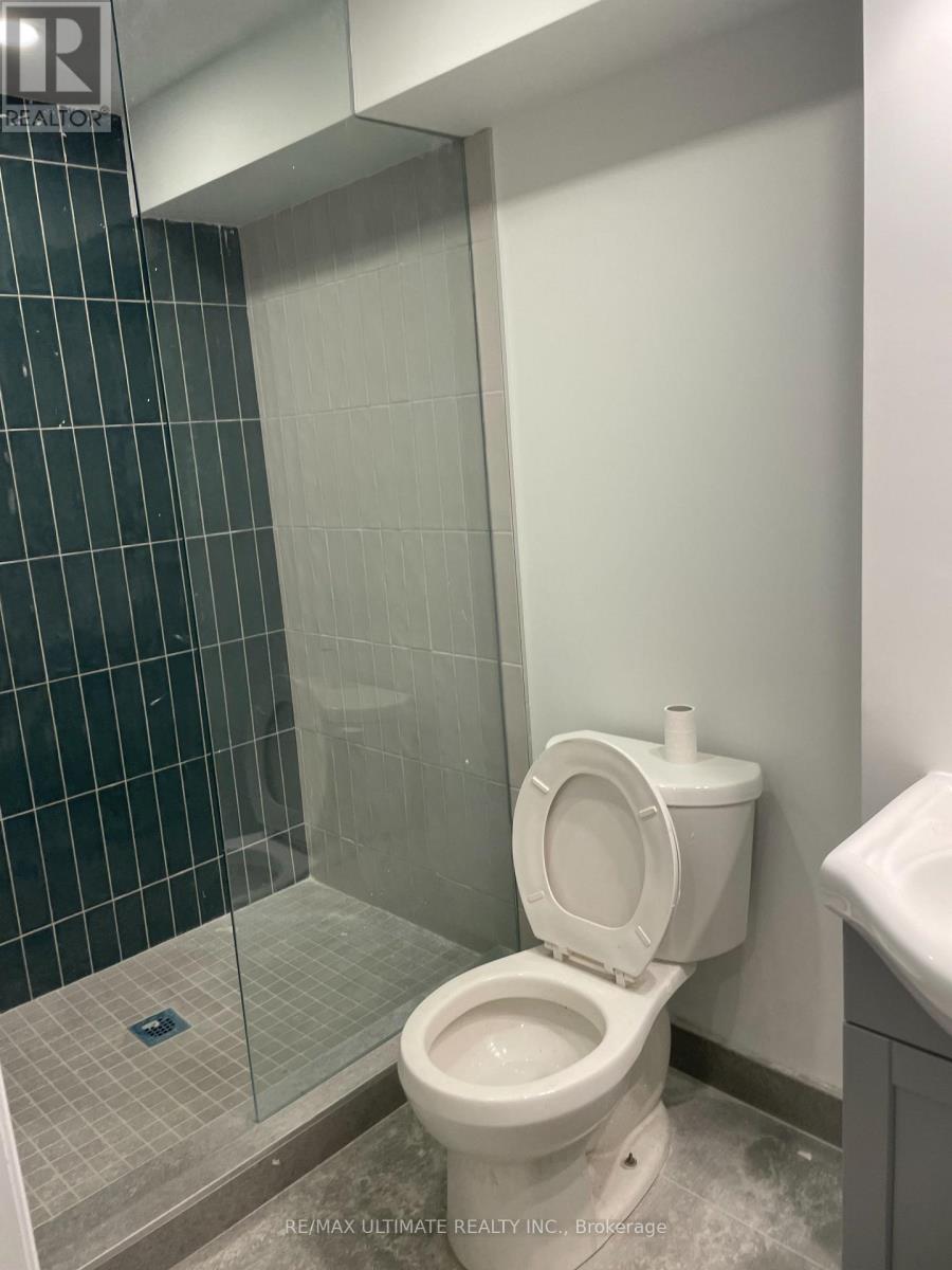 Store - 140 Rogers Road, Toronto, Ontario  M6E 1P7 - Photo 11 - W12814678