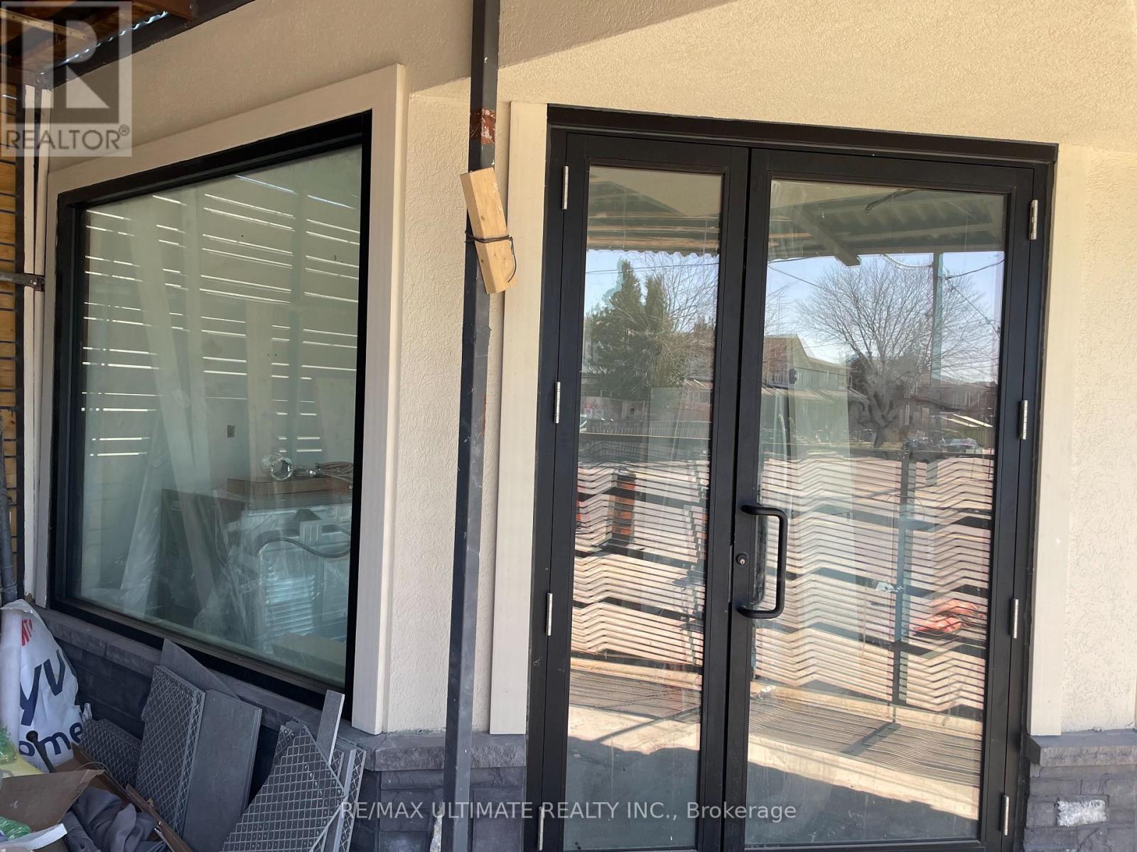 Store - 140 Rogers Road, Toronto, Ontario  M6E 1P7 - Photo 13 - W12814678