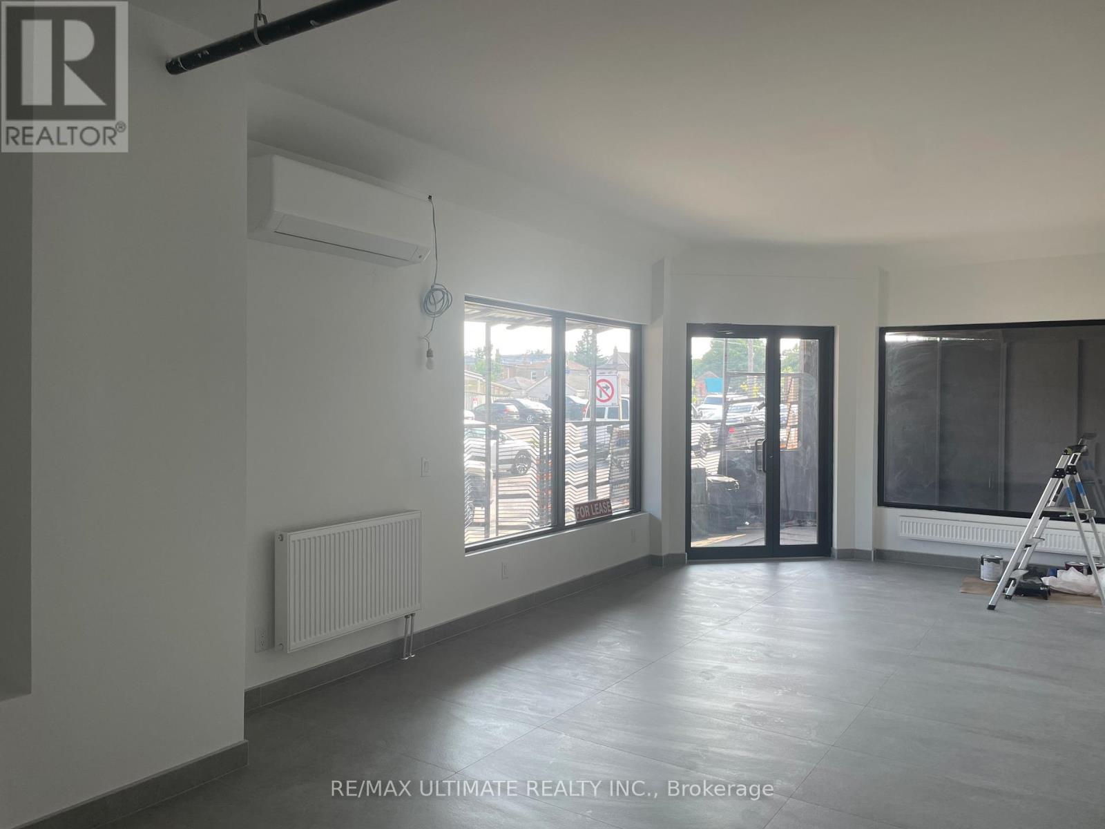 Store - 140 Rogers Road, Toronto, Ontario  M6E 1P7 - Photo 15 - W12814678