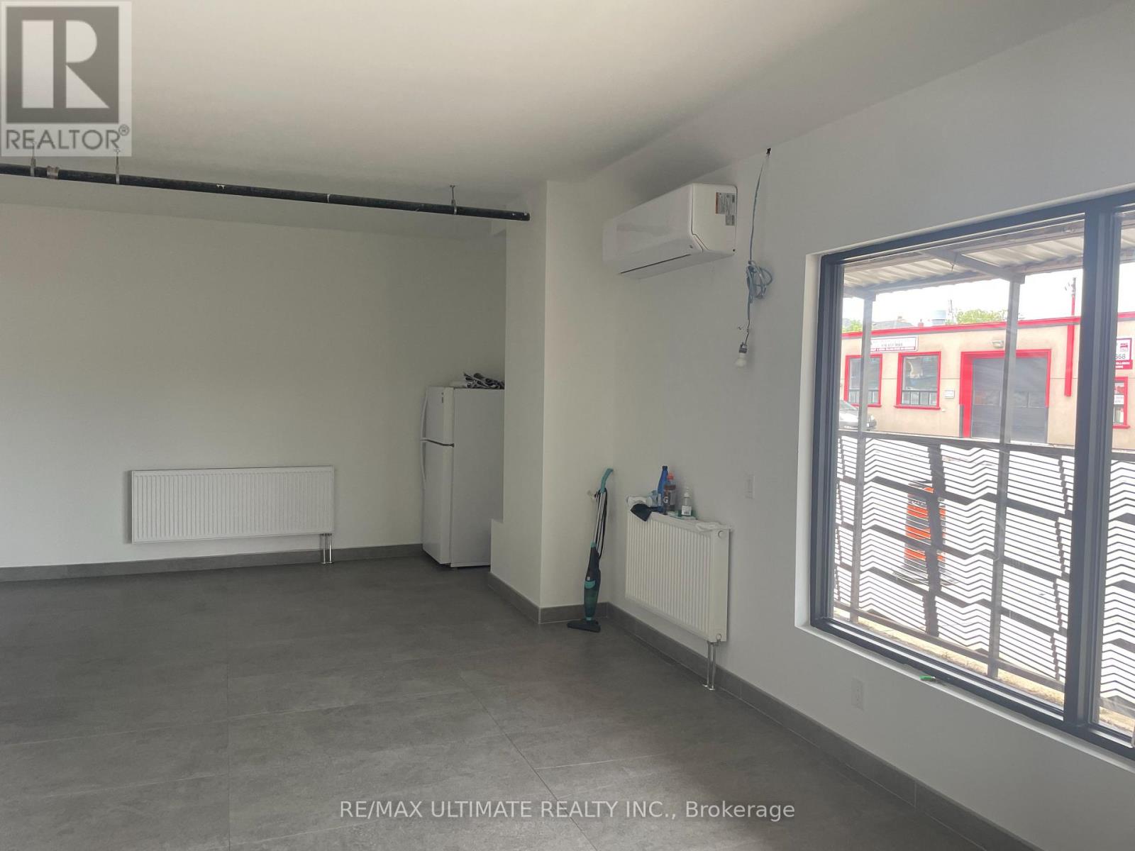 Store - 140 Rogers Road, Toronto, Ontario  M6E 1P7 - Photo 9 - W12814678