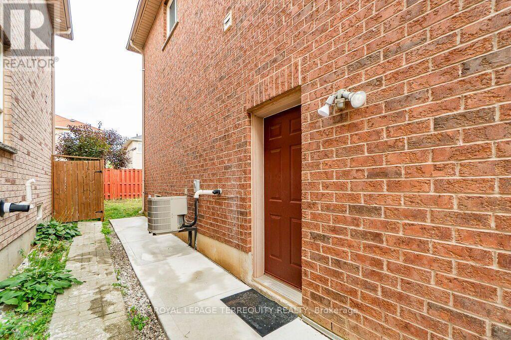 Bsmnt - 78 Fairhill Avenue, Brampton (Fletcher's Meadow), Ontario  L7A 2E8 - Photo 2 - W12814718