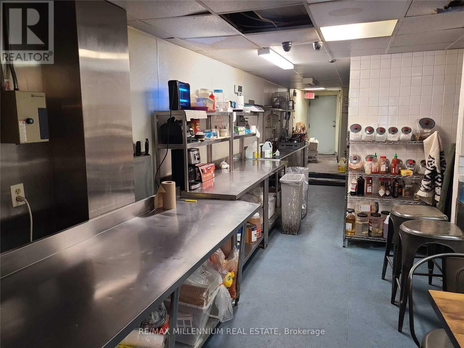 2392 Bloor Street W, Toronto, Ontario  M6S 1P5 - Photo 2 - W12814720