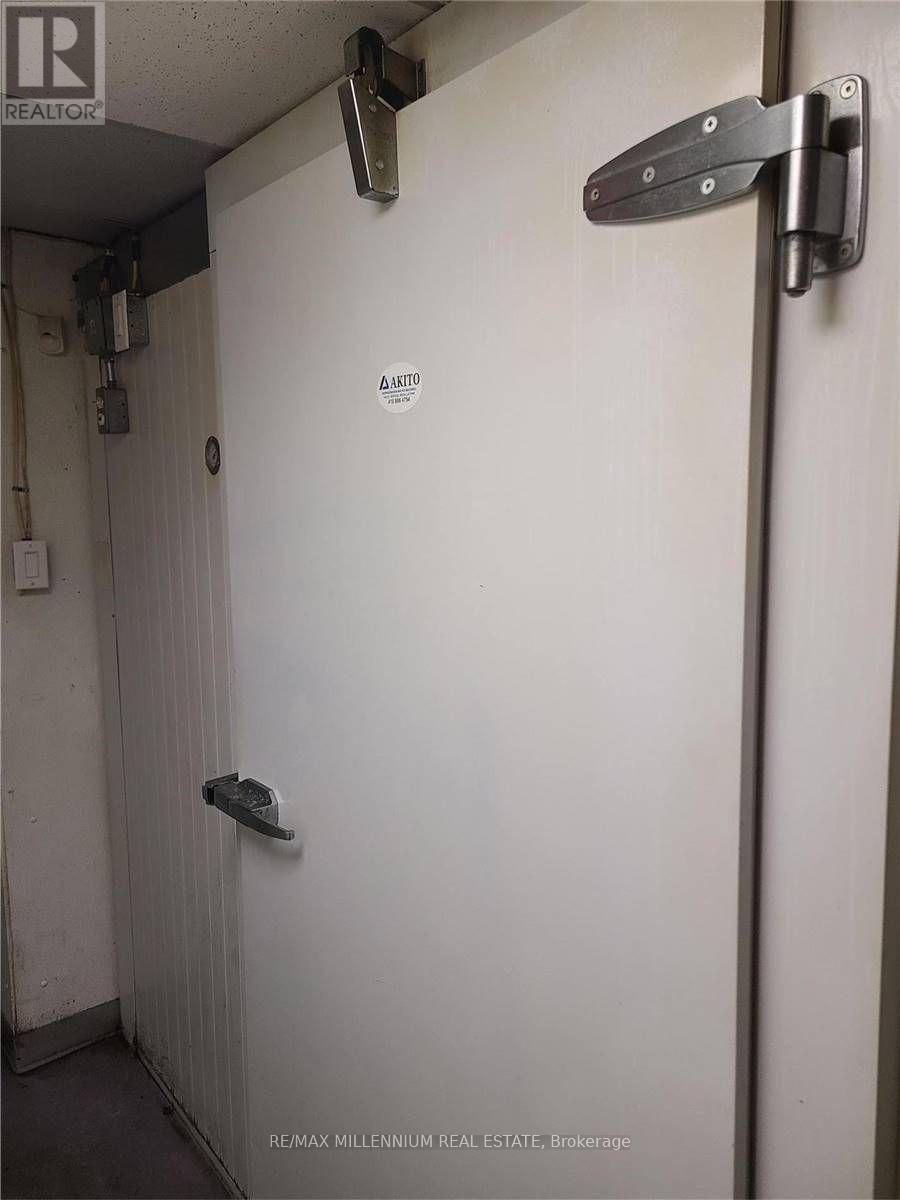 2392 Bloor Street W, Toronto, Ontario  M6S 1P5 - Photo 4 - W12814720