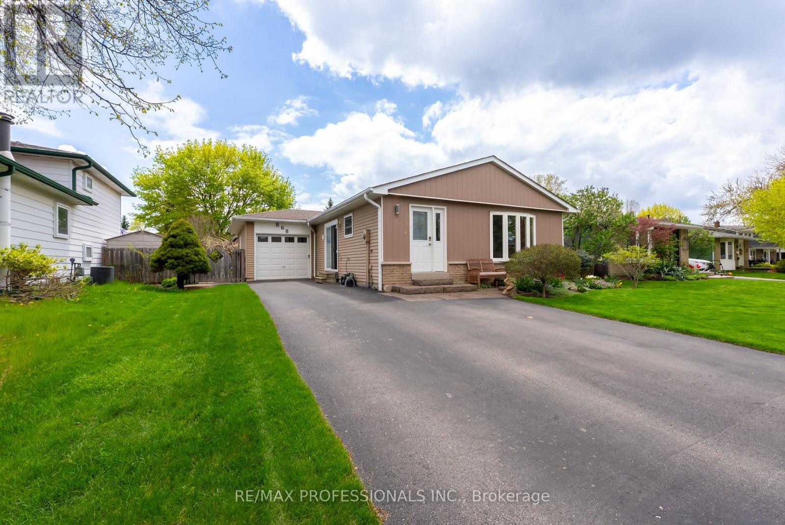 868 GOVERNORS COURT, Milton, Ontario
