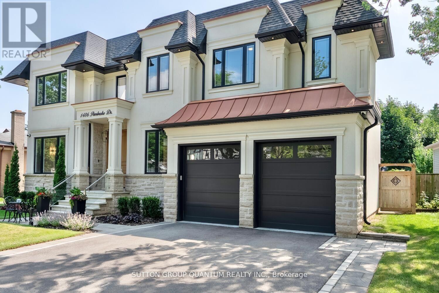 1486 Pembroke Drive, Oakville, Ontario  L6H 1V8 - Photo 4 - W12814772