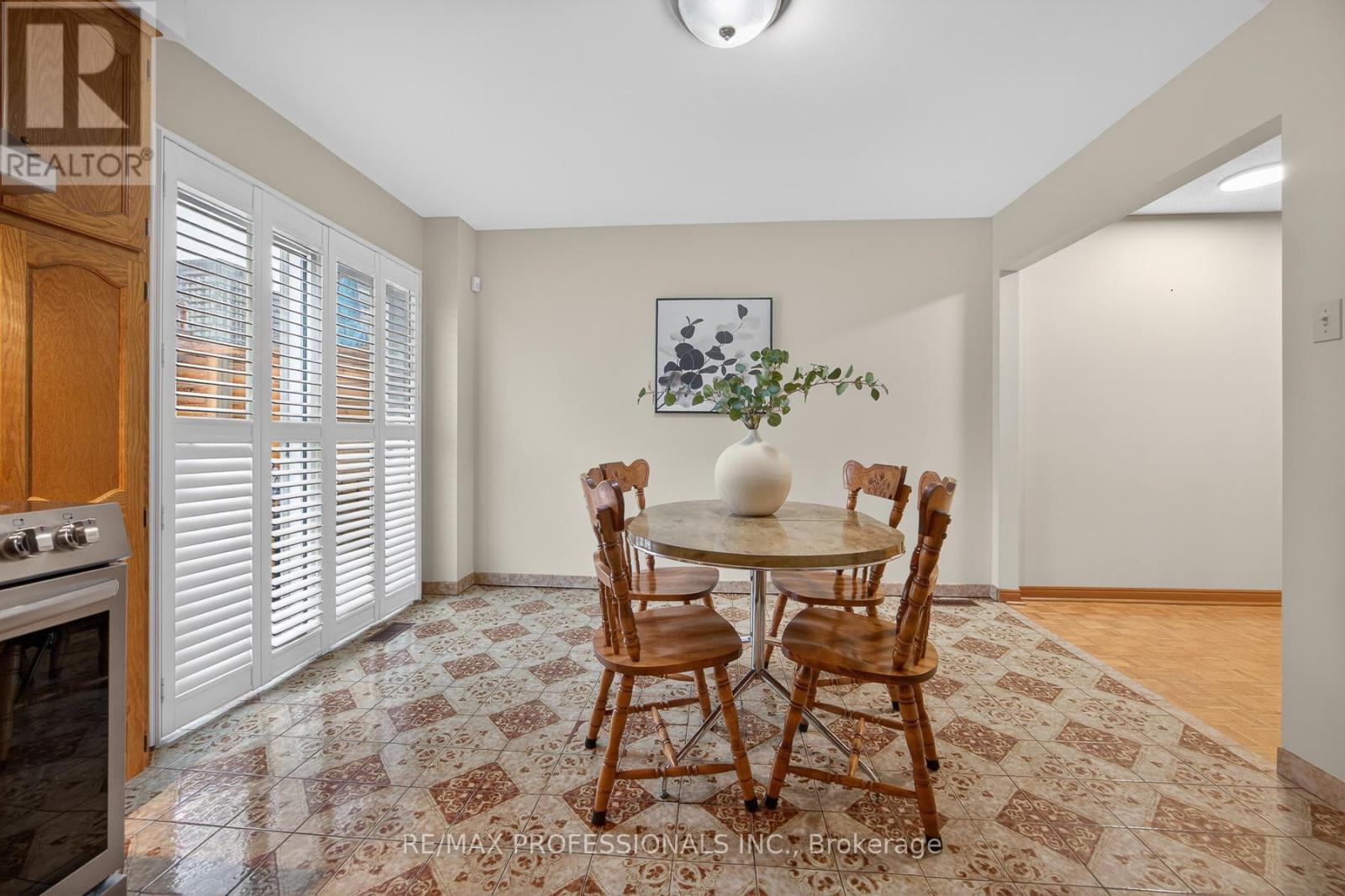 3 Brandon Avenue, Toronto, Ontario  M6H 2C8 - Photo 11 - W12814802