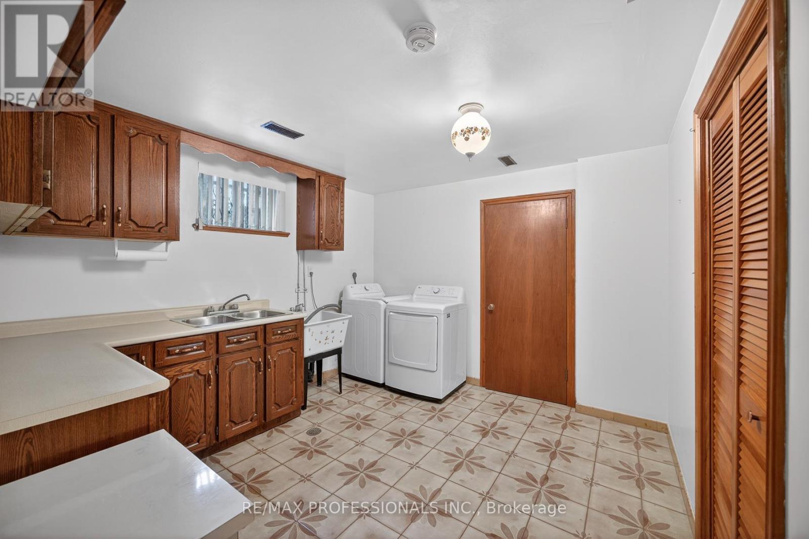 3 Brandon Avenue, Toronto, Ontario  M6H 2C8 - Photo 23 - W12814802