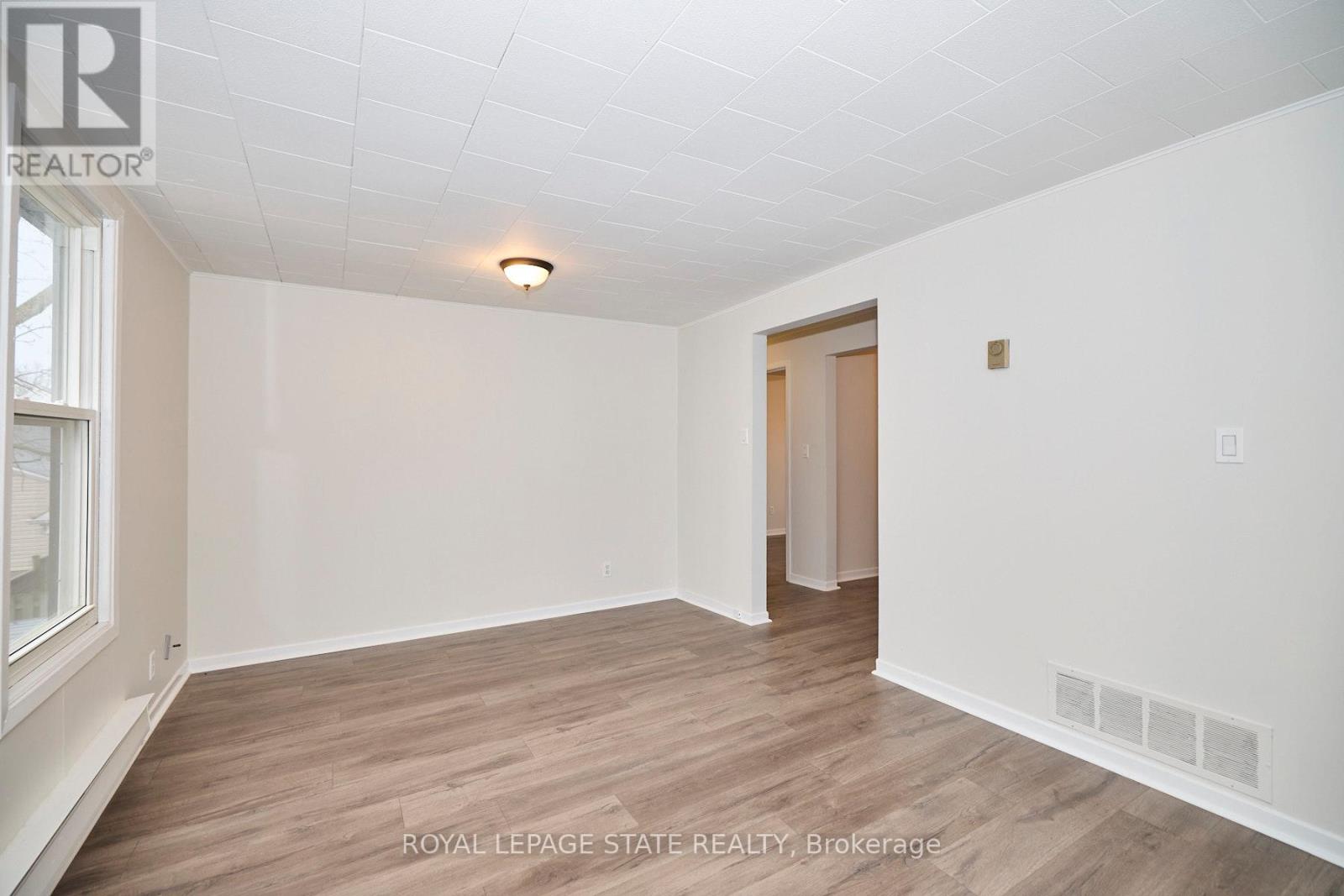 3 - 33 Lock Street, St. Catharines, Ontario  L2N 5B8 - Photo 3 - X12814568