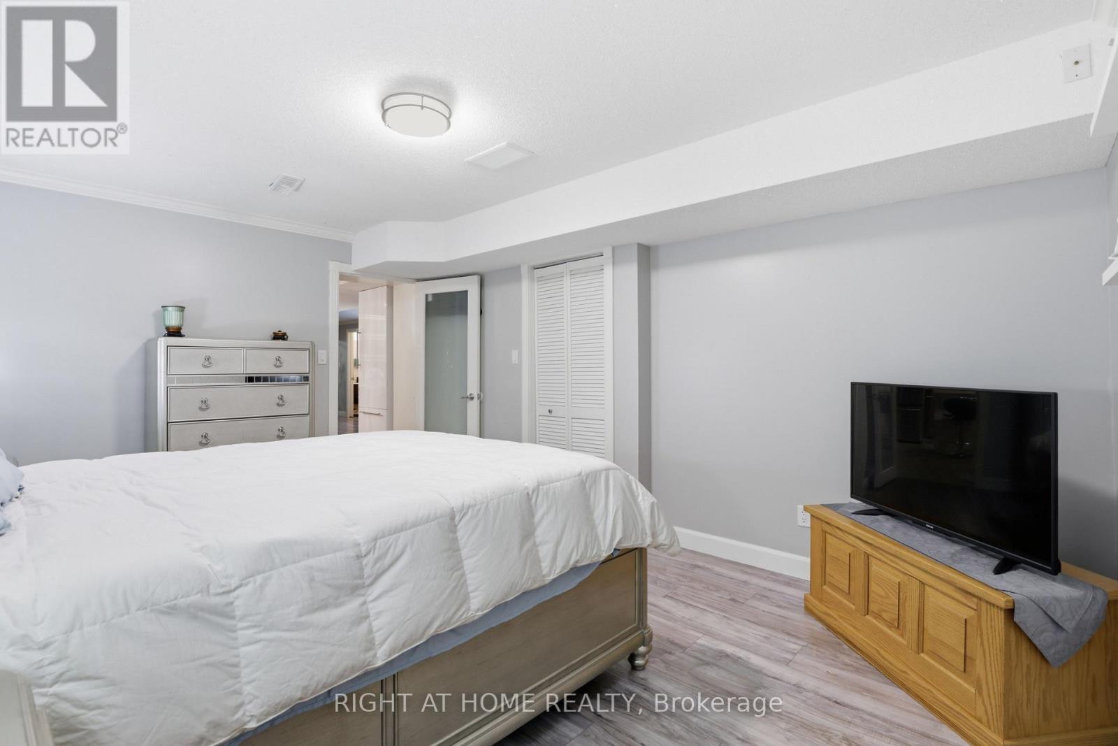 29 Chipman Avenue, Hamilton, Ontario  L9A 2S9 - Photo 8 - X12814656