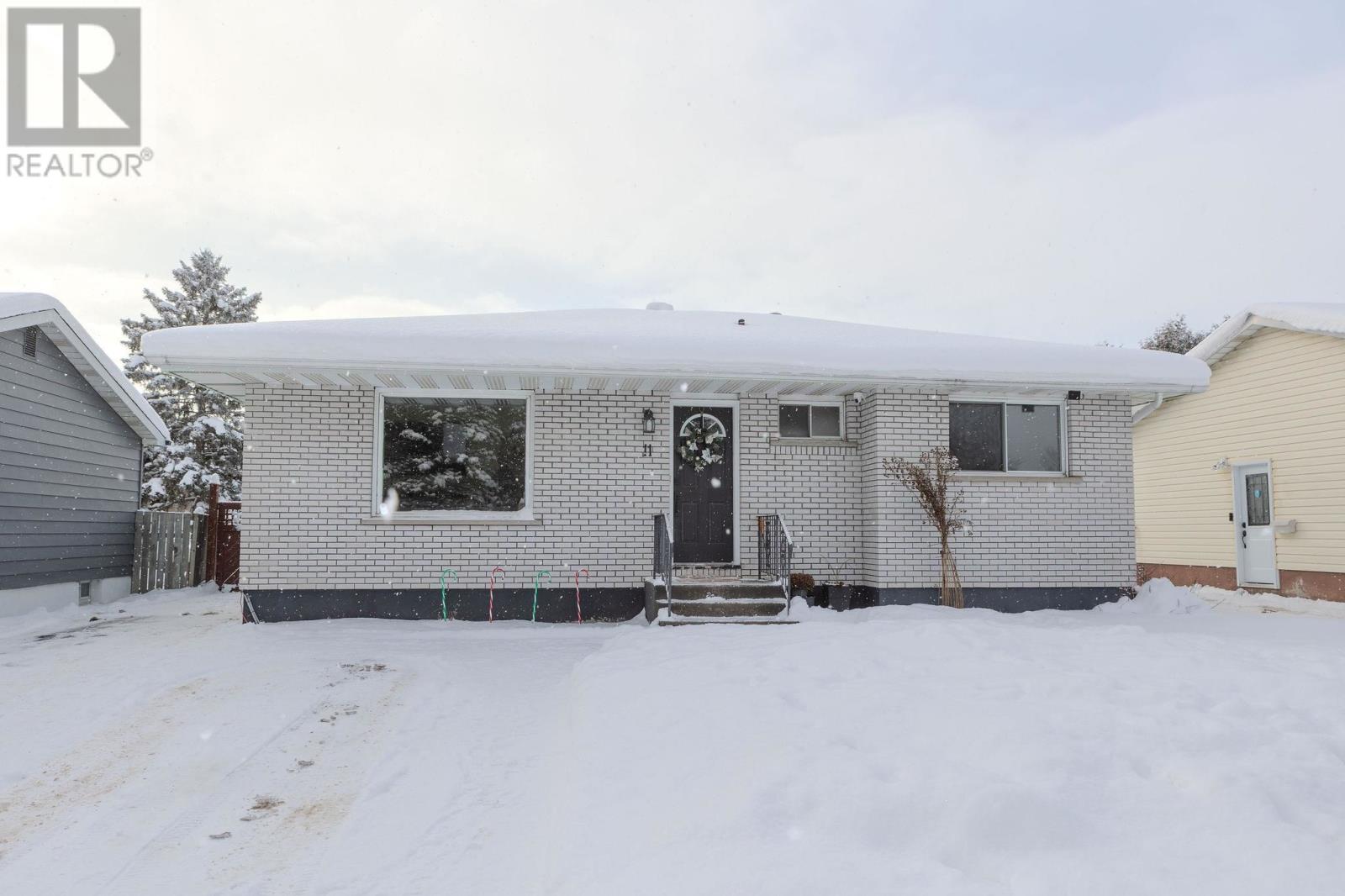 11 Kerr Dr, Sault Ste. Marie, Ontario  P6A 5H8 - Photo 2 - SM253494
