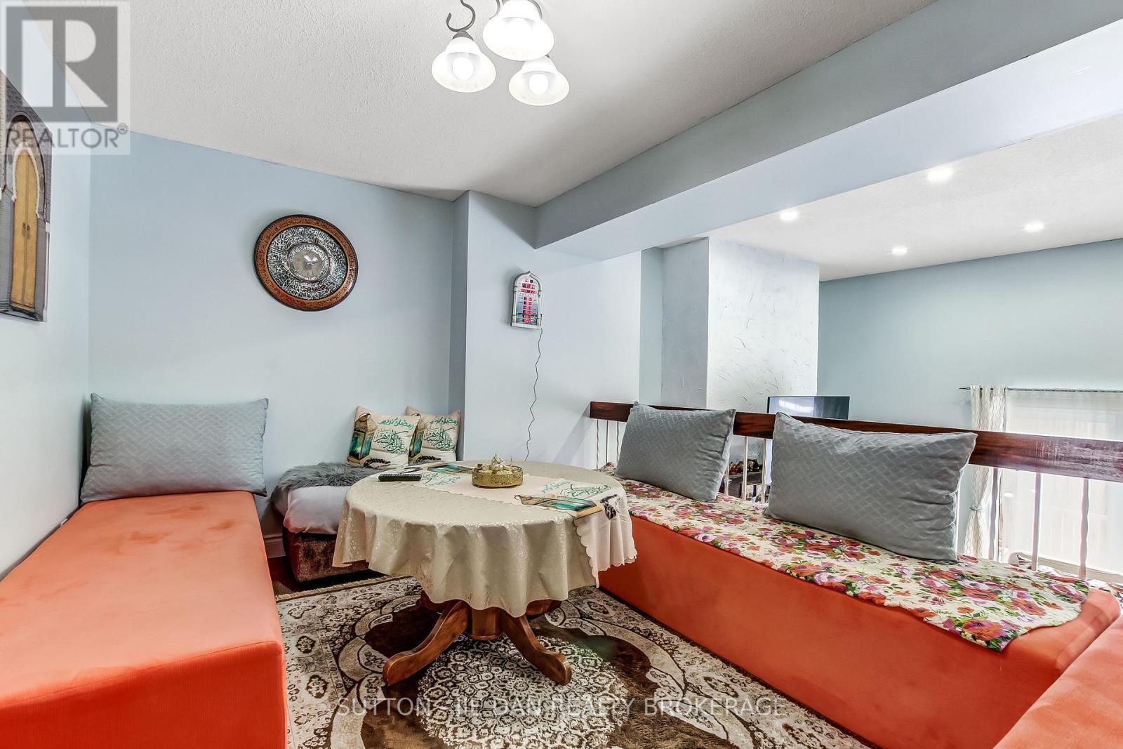 44 - 300 Sandringham Crescent, London South, Ontario  N6C 5B4 - Photo 4 - X12814834