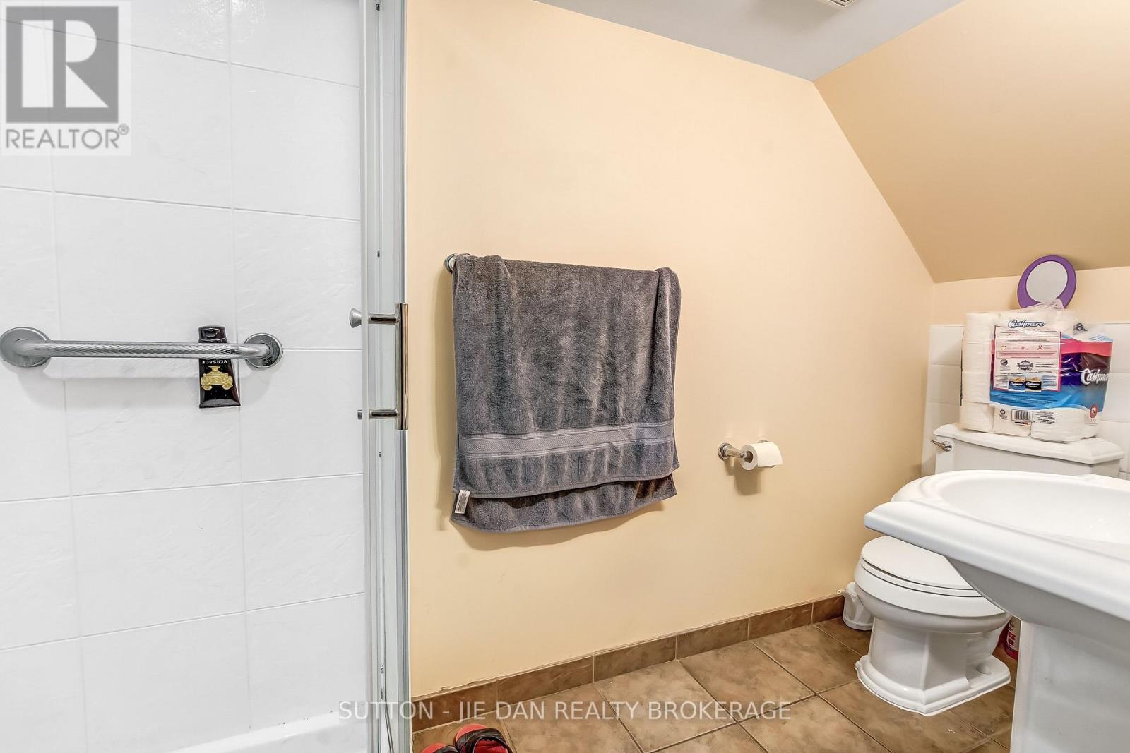 44 - 300 Sandringham Crescent, London South, Ontario  N6C 5B4 - Photo 8 - X12814834
