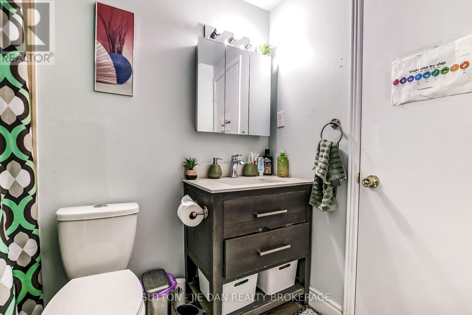 44 - 300 Sandringham Crescent, London South, Ontario  N6C 5B4 - Photo 9 - X12814834