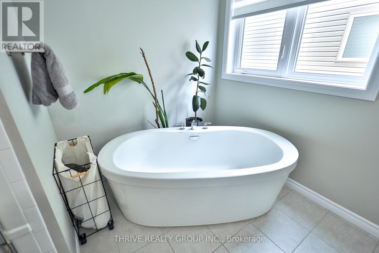 Upper Unit - 2059 Cedarpark Drive, London North, Ontario  N5X 0N2 - Photo 30 - X12814876