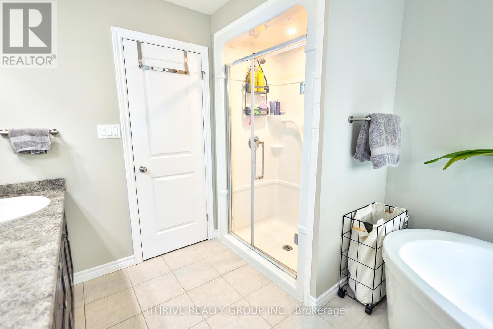 Upper Unit - 2059 Cedarpark Drive, London North, Ontario  N5X 0N2 - Photo 31 - X12814876