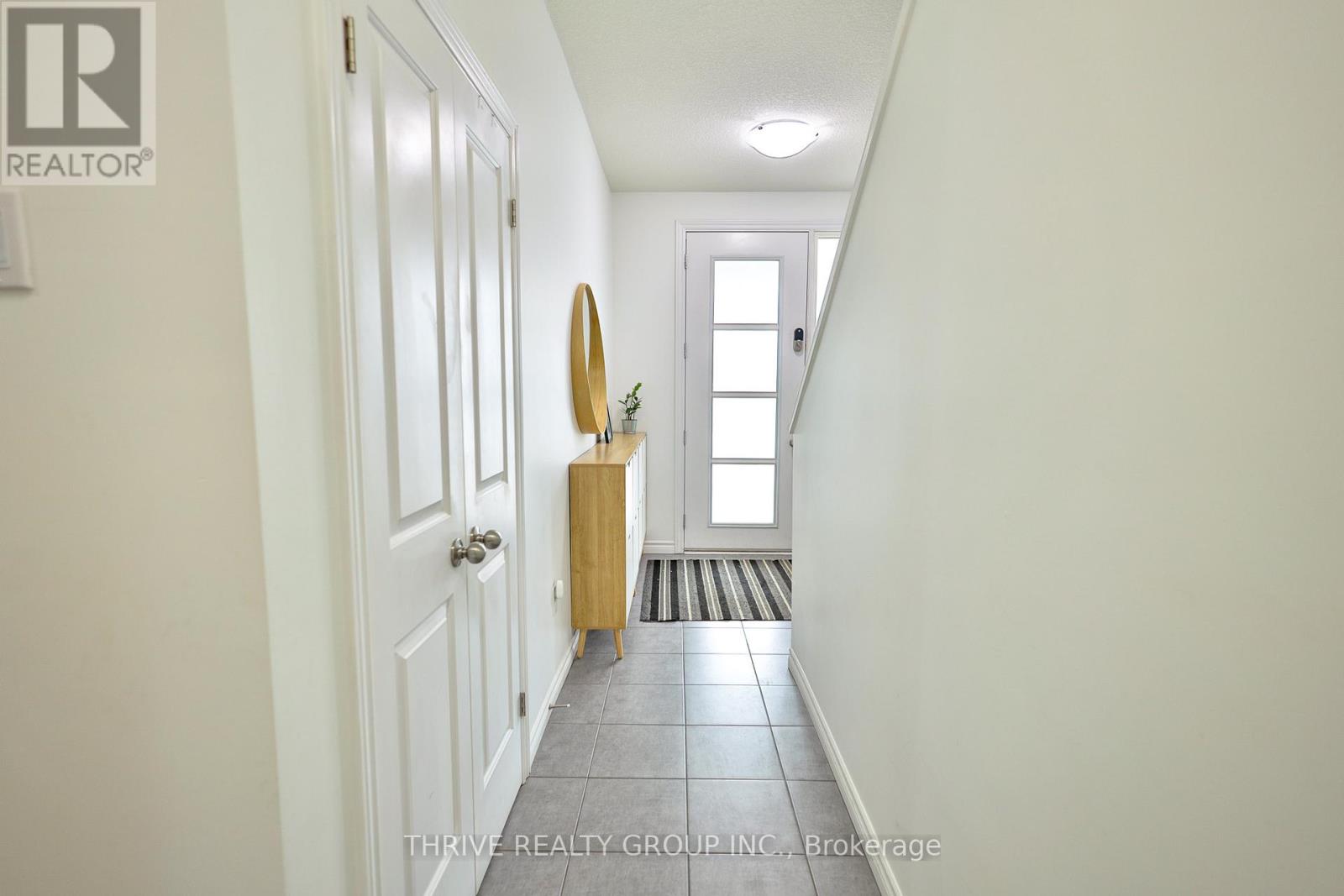 Upper Unit - 2059 Cedarpark Drive, London North, Ontario  N5X 0N2 - Photo 5 - X12814876