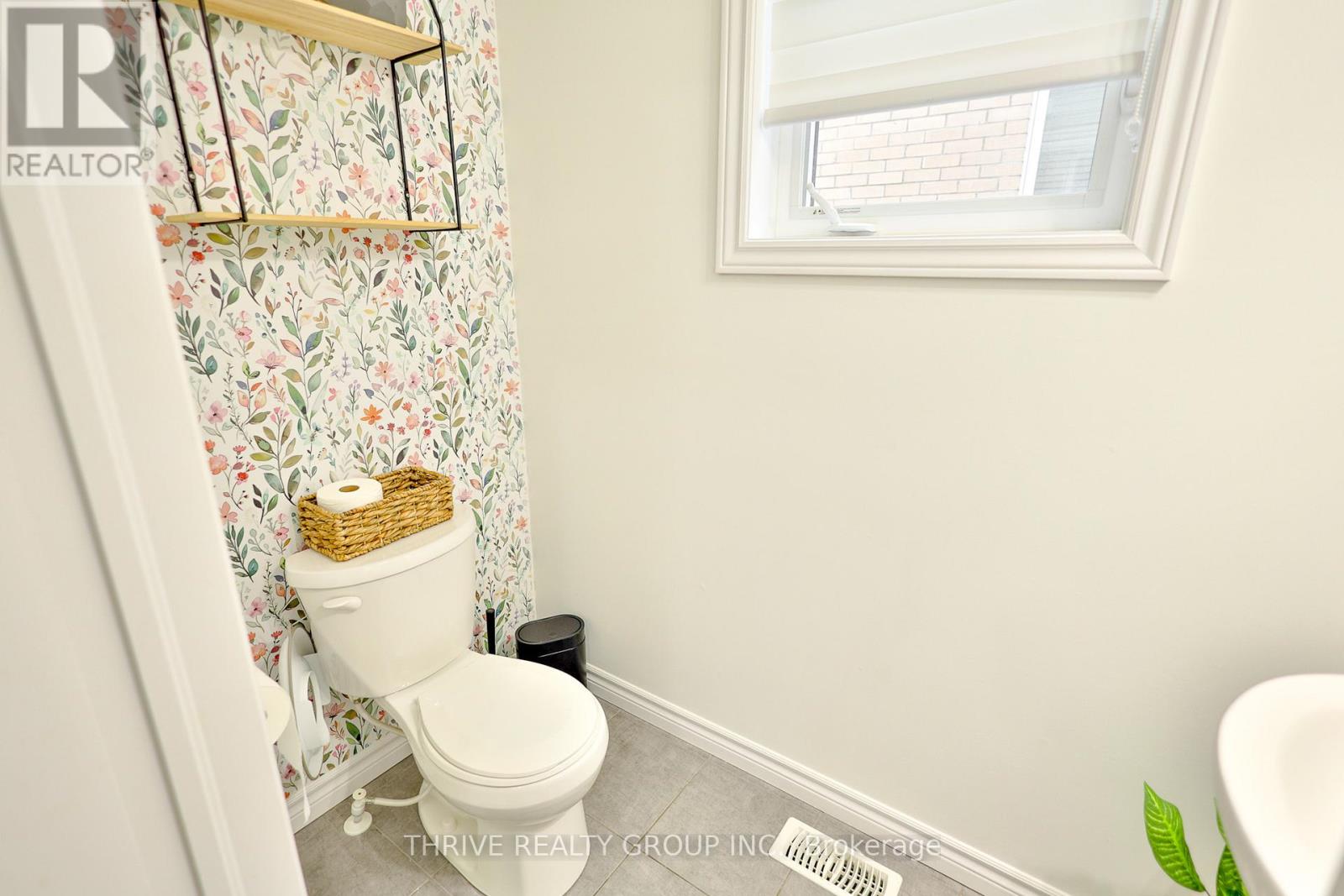 Upper Unit - 2059 Cedarpark Drive, London North, Ontario  N5X 0N2 - Photo 6 - X12814876
