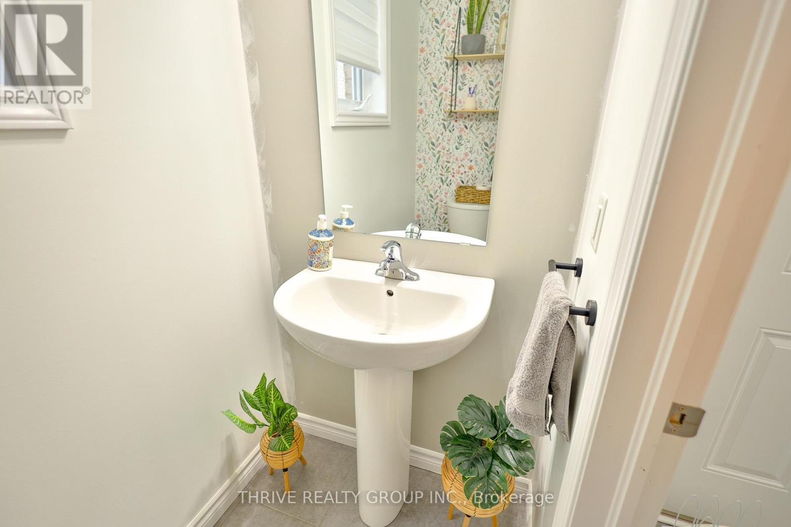 Upper Unit - 2059 Cedarpark Drive, London North, Ontario  N5X 0N2 - Photo 7 - X12814876