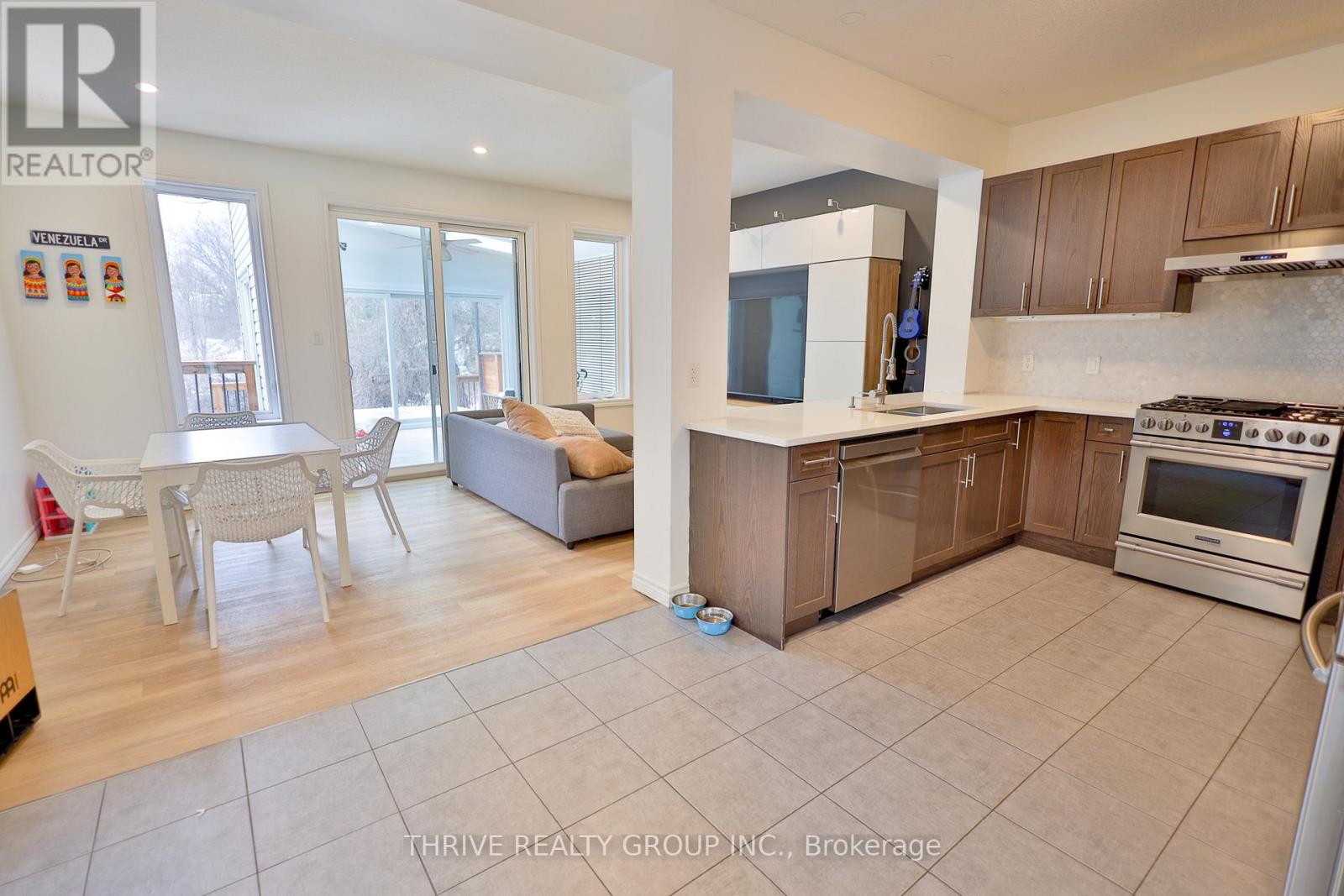 Upper Unit - 2059 Cedarpark Drive, London North, Ontario  N5X 0N2 - Photo 8 - X12814876