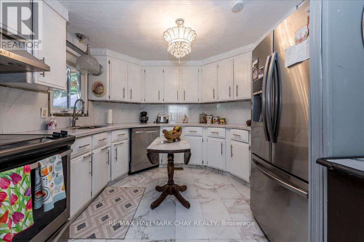 43 Linden Lane, Innisfil, Ontario  L9S 1P2 - Photo 4 - N12533054