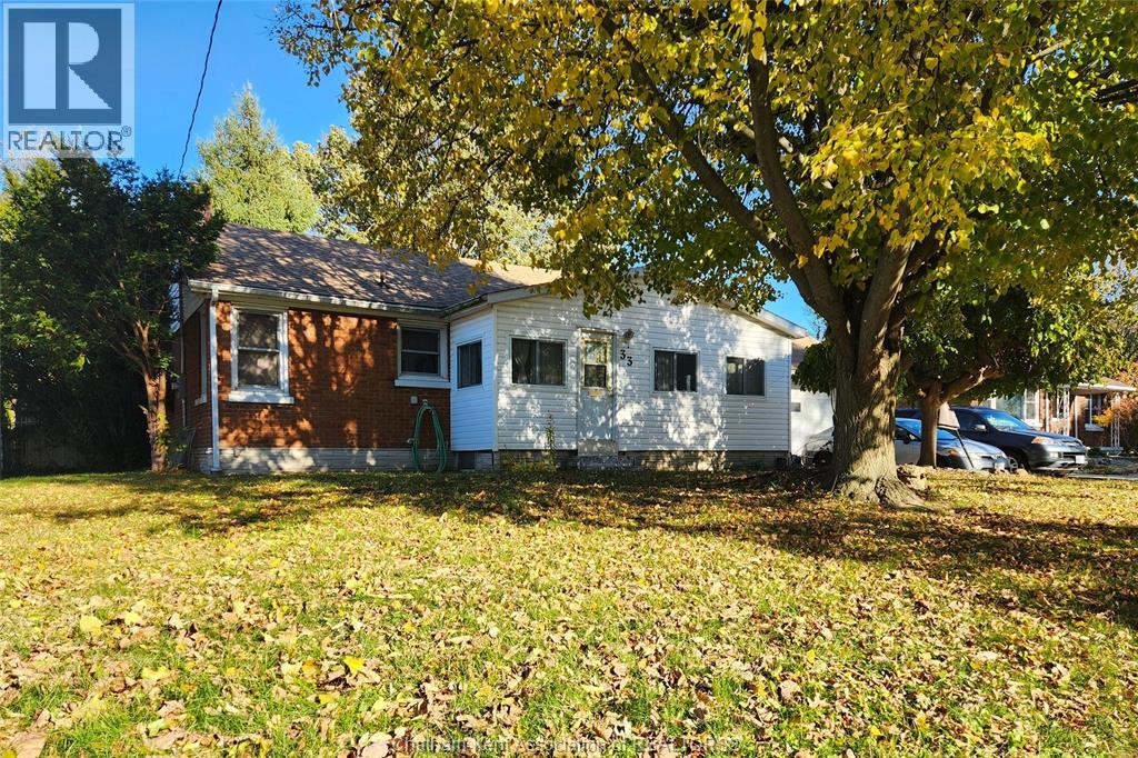 MLS# 26003864: 33 John STREET, Chatham, Canada