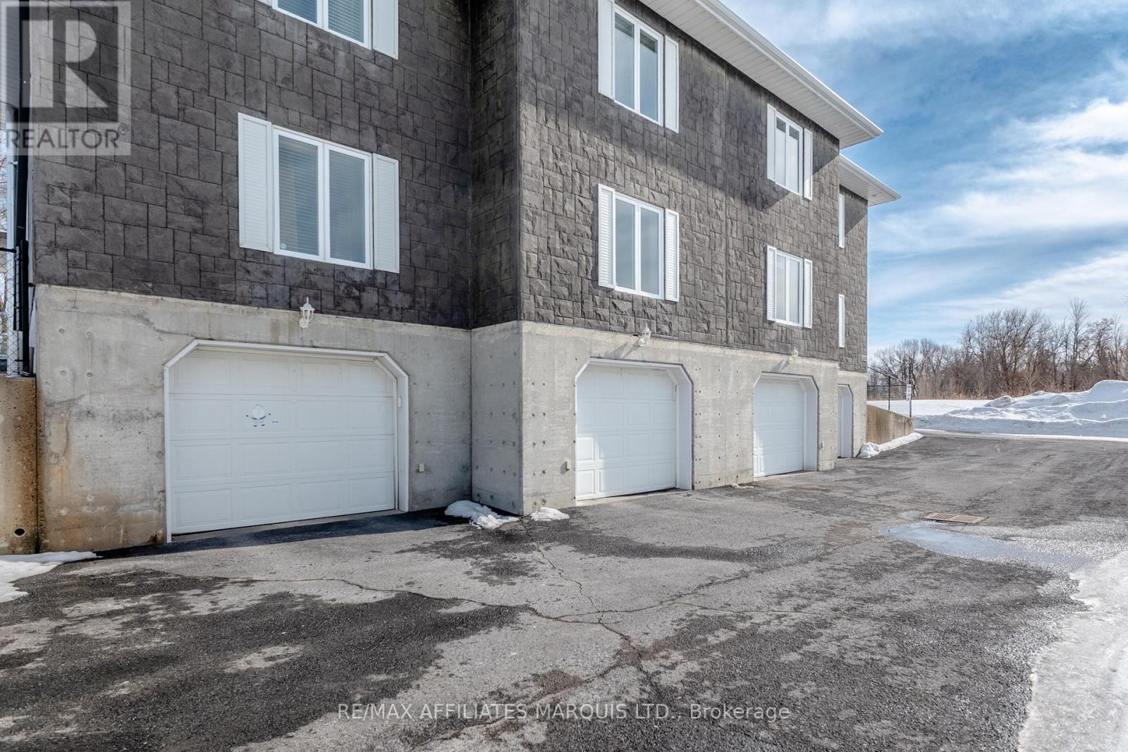 1133 Carleton Street, Cornwall, Ontario  K6H 7N8 - Photo 5 - X12814838