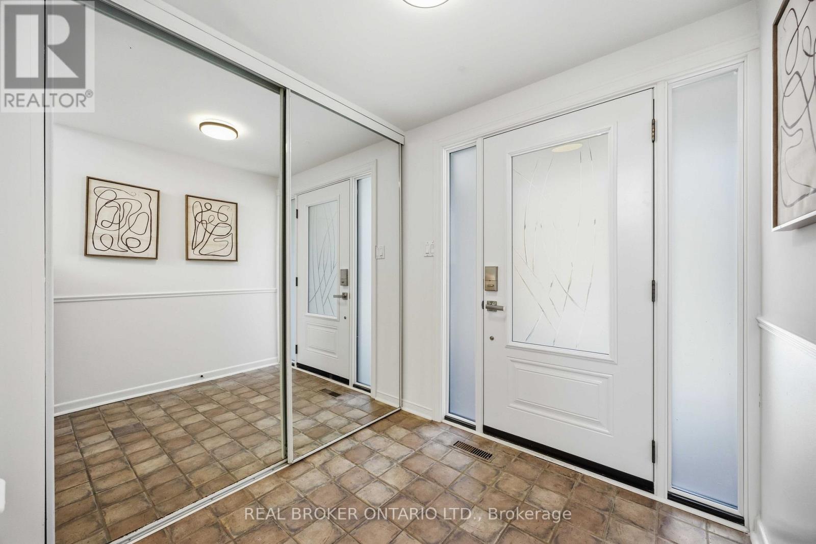 5 Remora Royal Way, Toronto, Ontario  M2H 1L2 - Photo 4 - C12814864