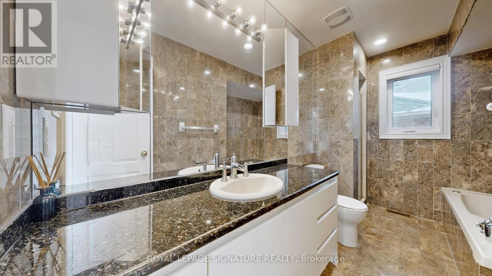 346 Elmwood Avenue, Toronto, Ontario  M2N 3N3 - Photo 15 - C12814866