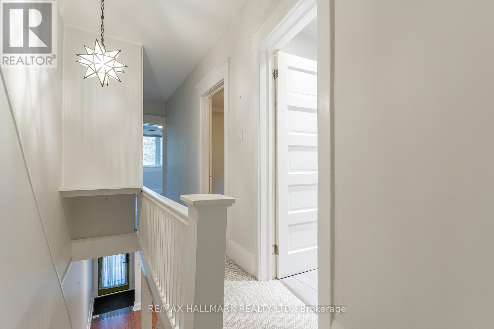 70 Lawlor Avenue, Toronto, Ontario  M4E 3L7 - Photo 15 - E12814814