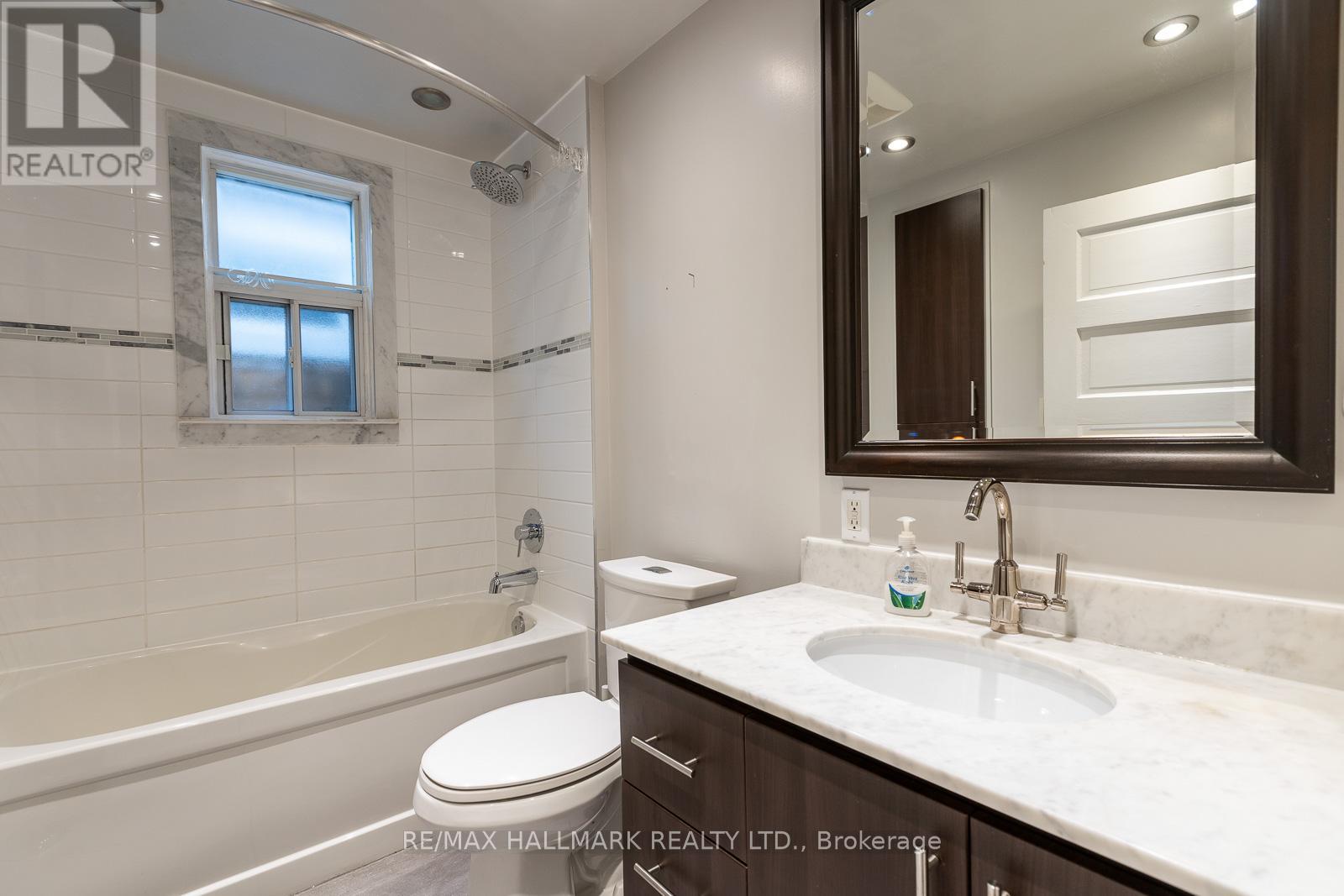 70 Lawlor Avenue, Toronto, Ontario  M4E 3L7 - Photo 18 - E12814814