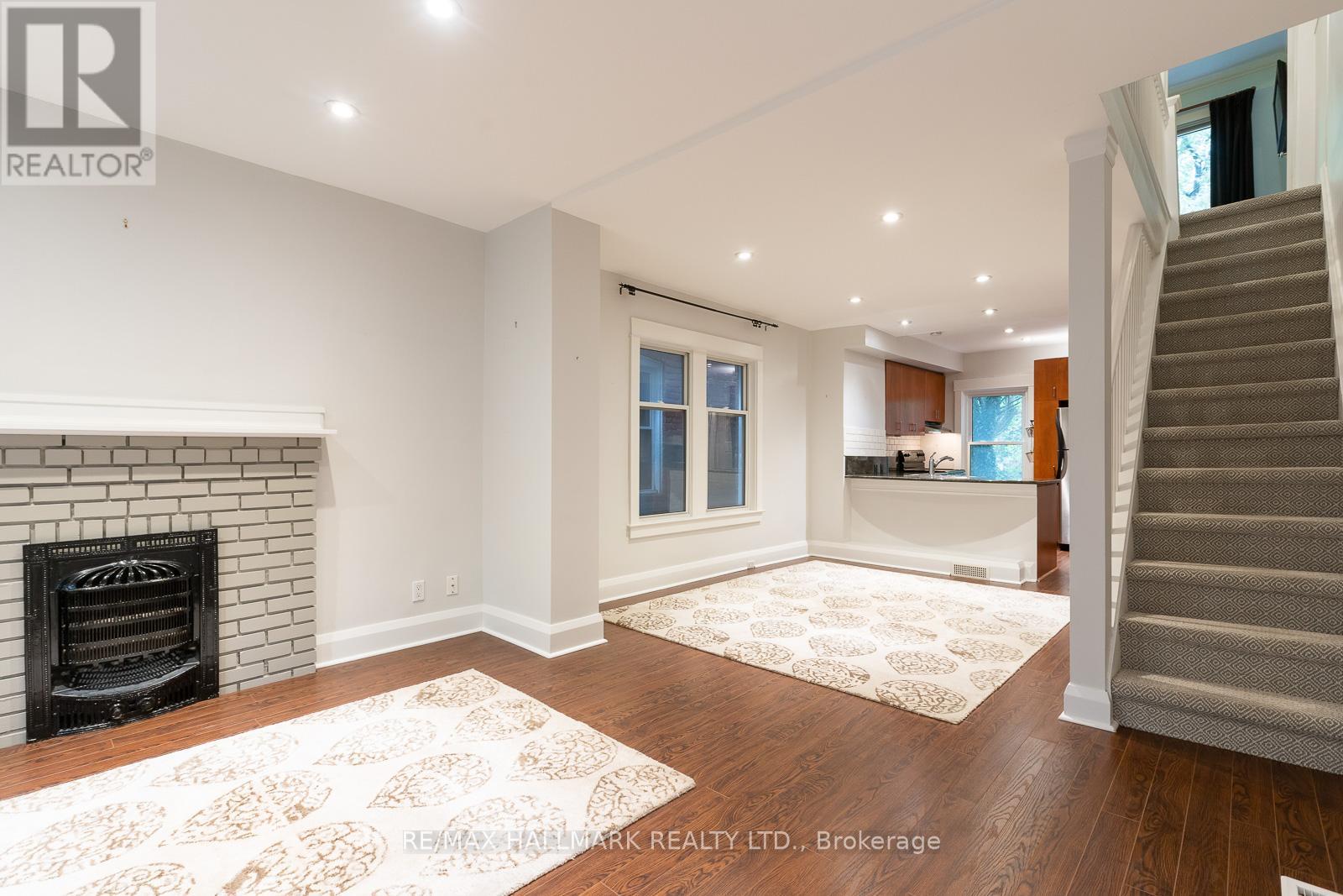 70 Lawlor Avenue, Toronto, Ontario  M4E 3L7 - Photo 3 - E12814814