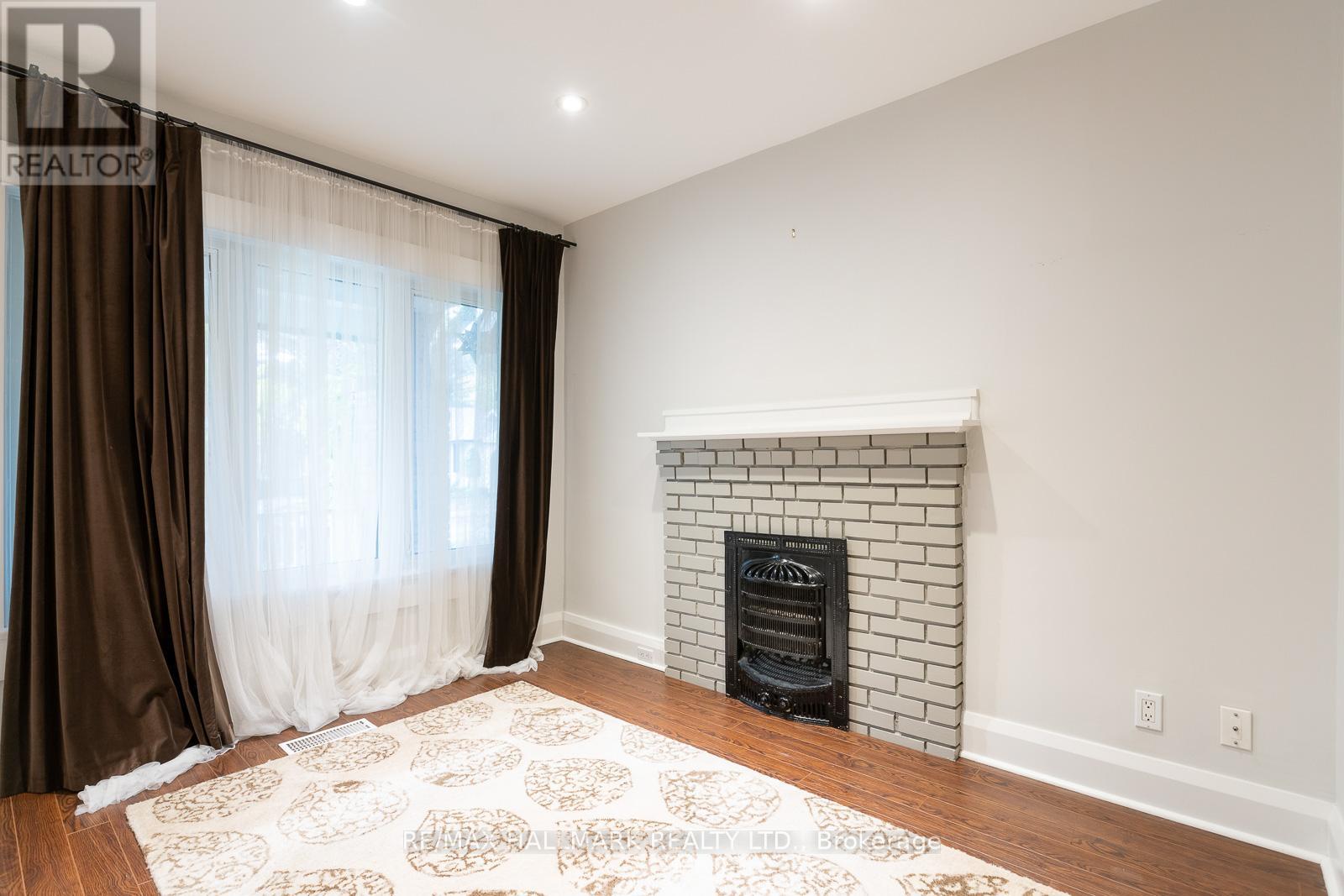 70 Lawlor Avenue, Toronto, Ontario  M4E 3L7 - Photo 4 - E12814814