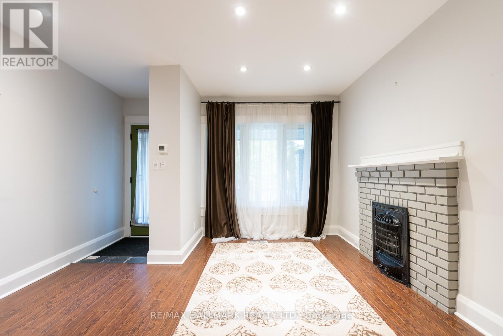 70 Lawlor Avenue, Toronto, Ontario  M4E 3L7 - Photo 5 - E12814814