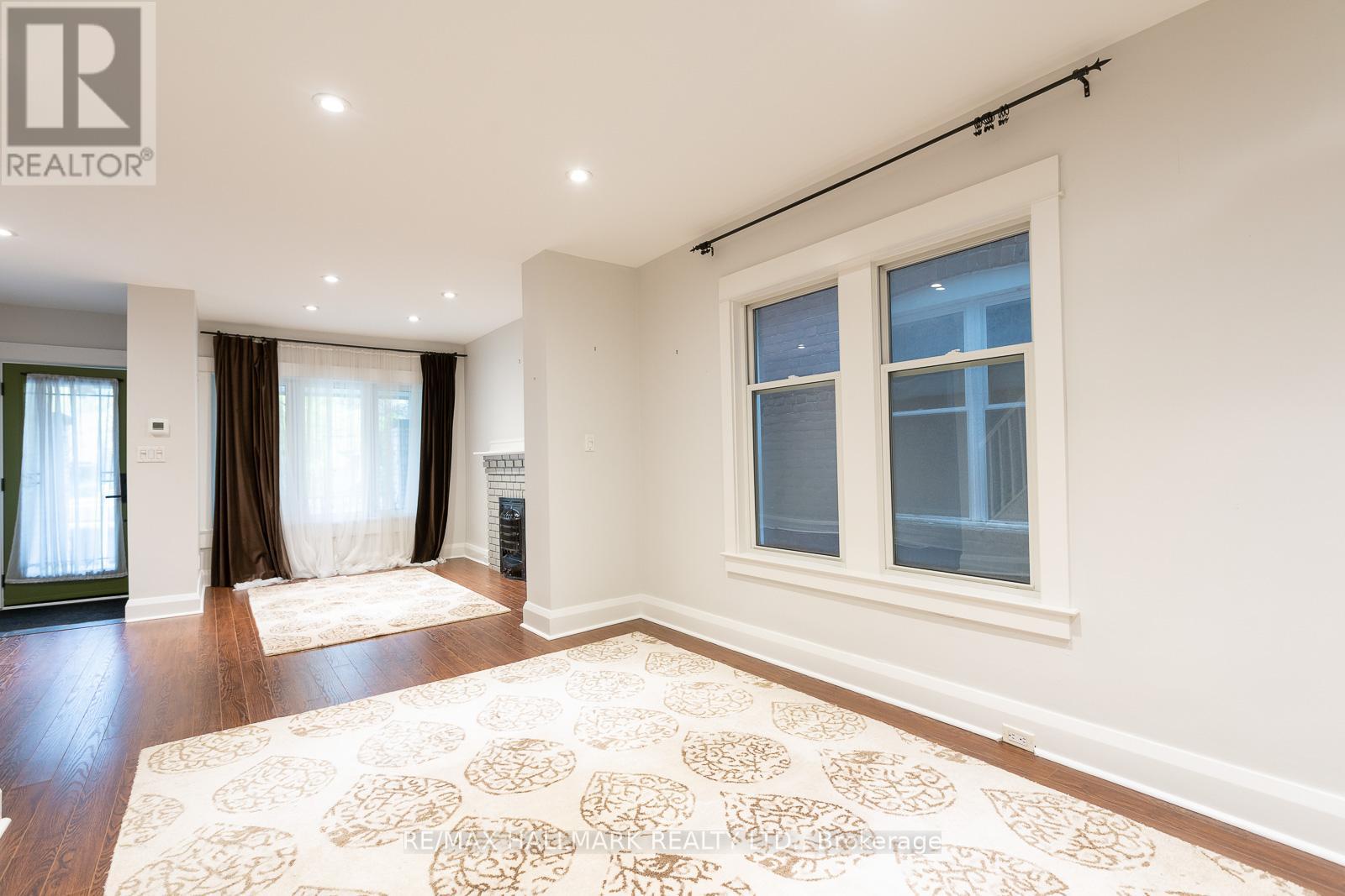 70 Lawlor Avenue, Toronto, Ontario  M4E 3L7 - Photo 8 - E12814814