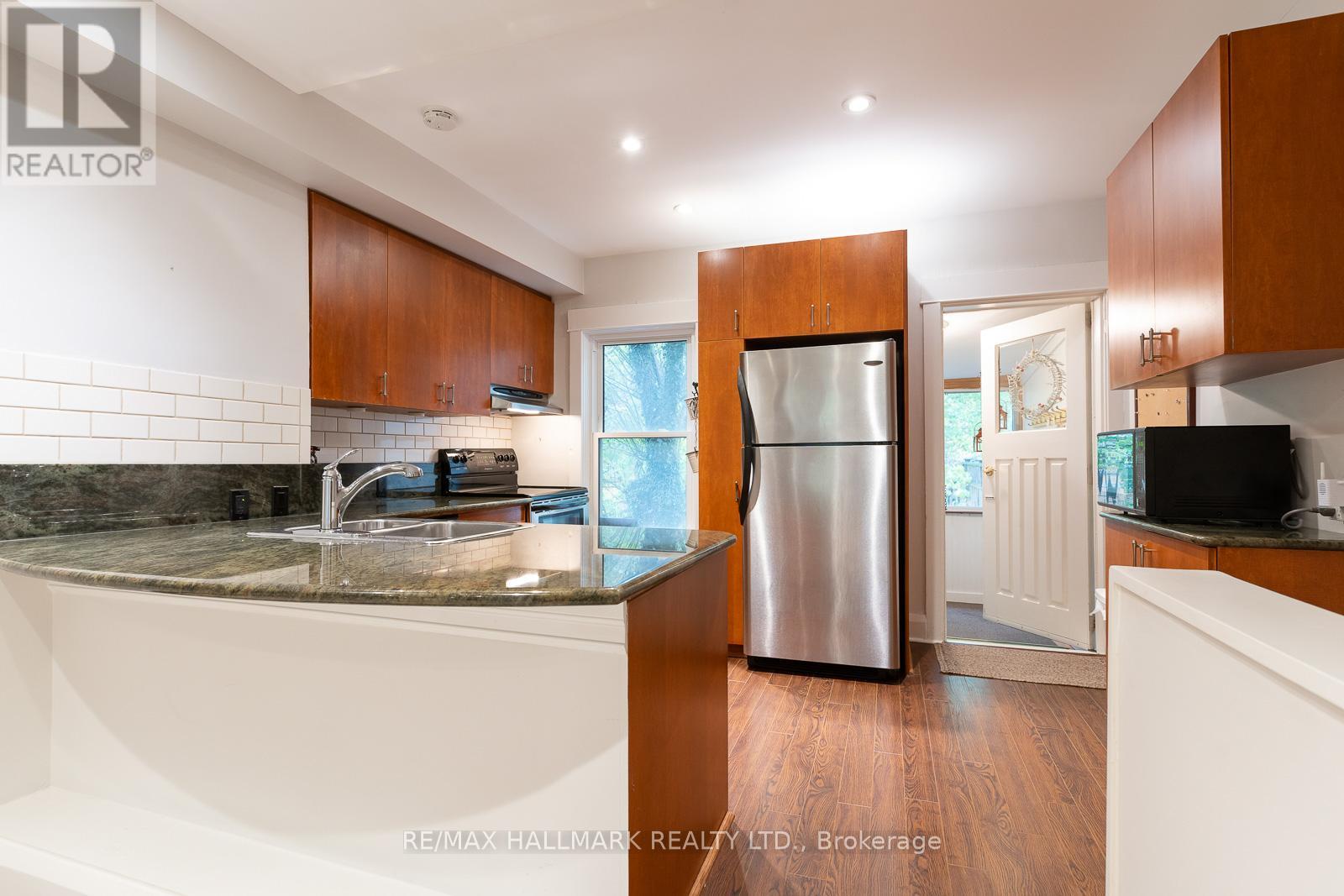 70 Lawlor Avenue, Toronto, Ontario  M4E 3L7 - Photo 9 - E12814814