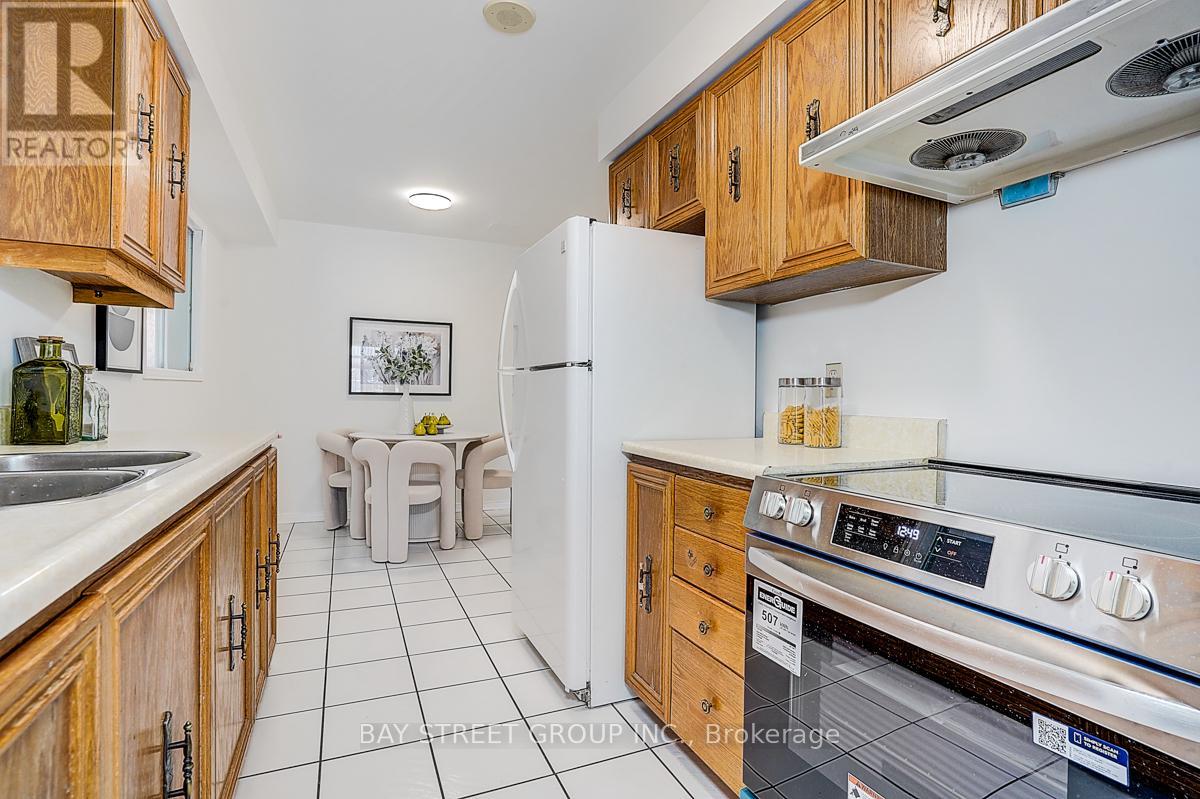 203 Roxanne Crescent, Toronto, Ontario  M1V 4G4 - Photo 12 - E12814910