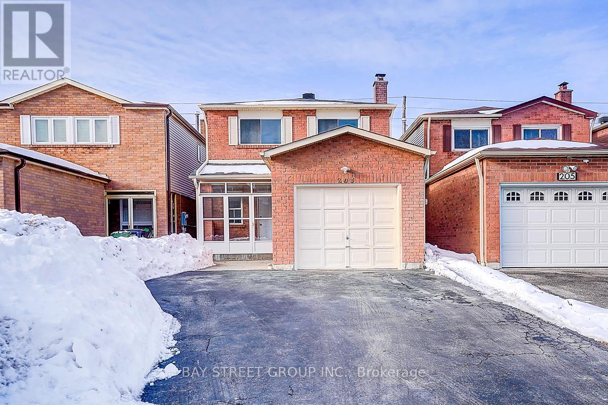 203 Roxanne Crescent, Toronto, Ontario  M1V 4G4 - Photo 2 - E12814910