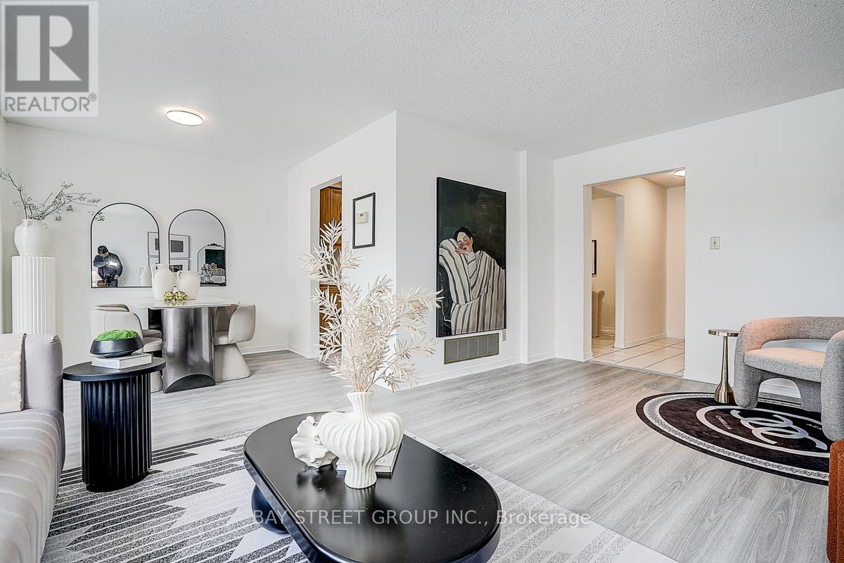 203 Roxanne Crescent, Toronto, Ontario  M1V 4G4 - Photo 7 - E12814910