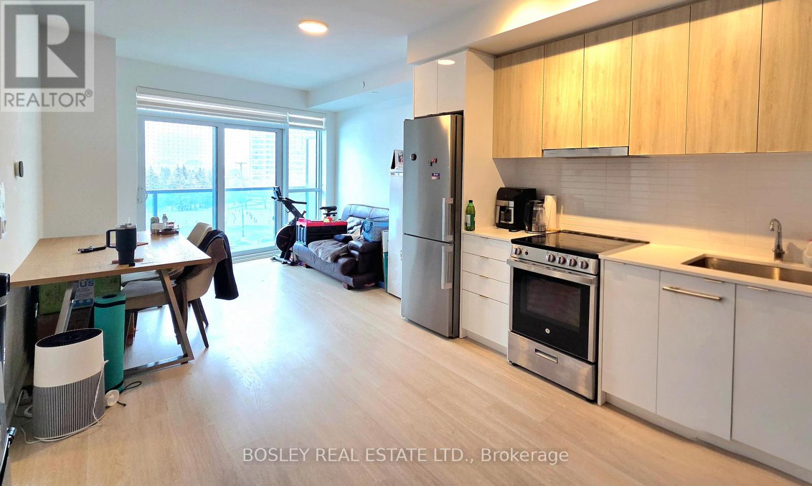 305 - 30 UPPER MALL WAY, Vaughan, Ontario