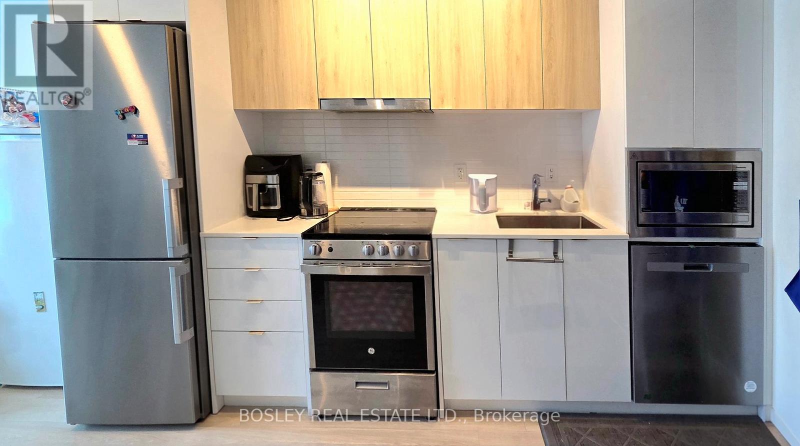 305 - 30 Upper Mall Way, Vaughan, Ontario  L4J 0L7 - Photo 6 - N12814890